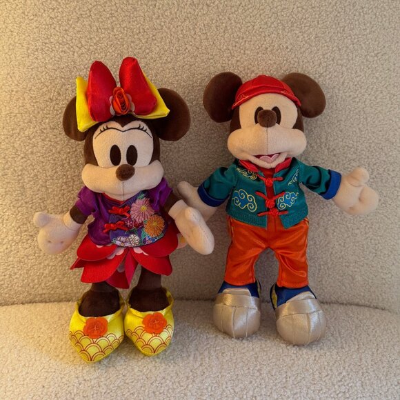 NWOT! Set of 2 Authentic Hong Kong Disneyland 2024 Mickey & Minnie Mouse Plushie - Picture 1 of 12